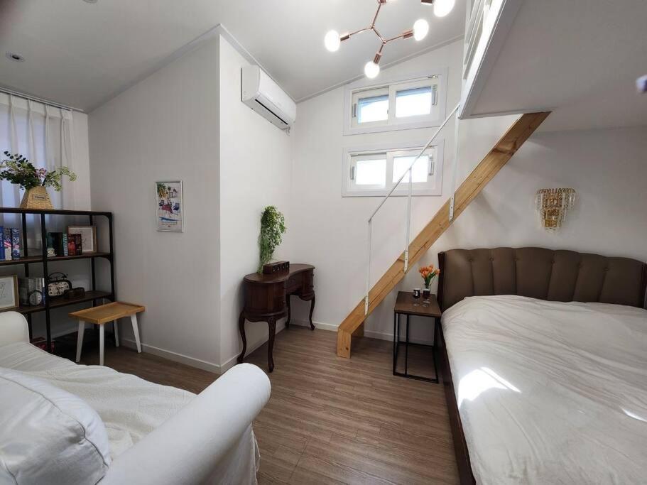 Seochon Secret Cave House Seoul