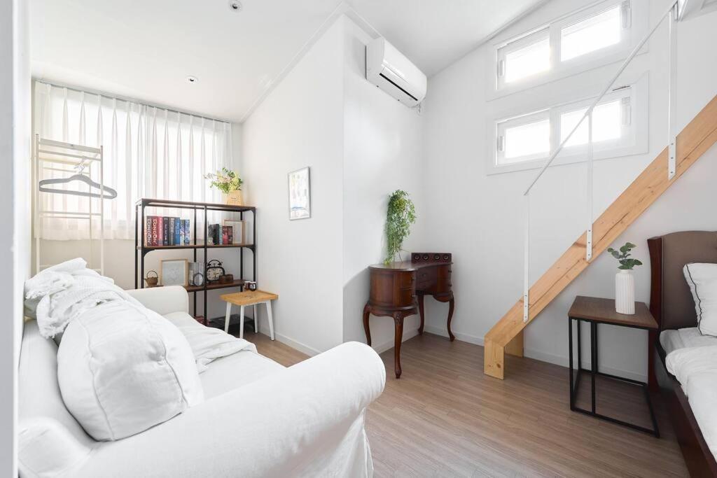 Seochon Secret Cave House Seoul