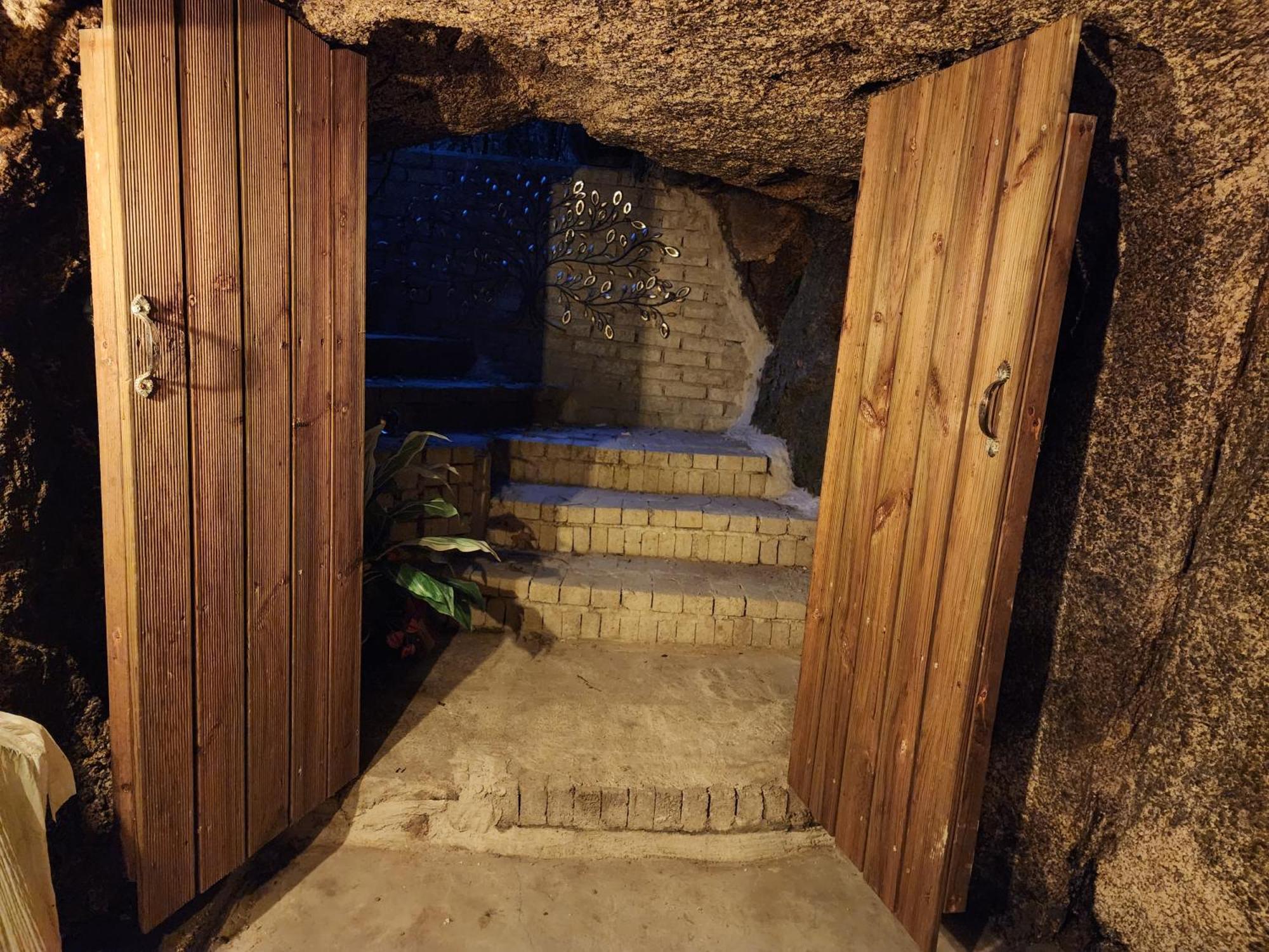Seochon Secret Cave House